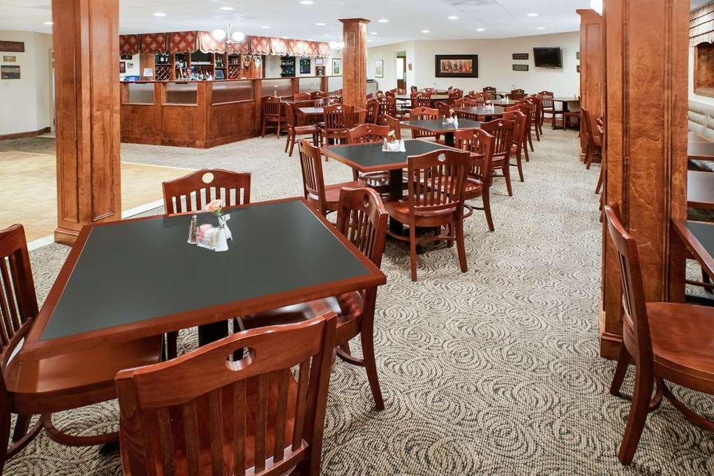 Clarion Hotel & Suites Convention Center Fredericksburg Restaurant foto